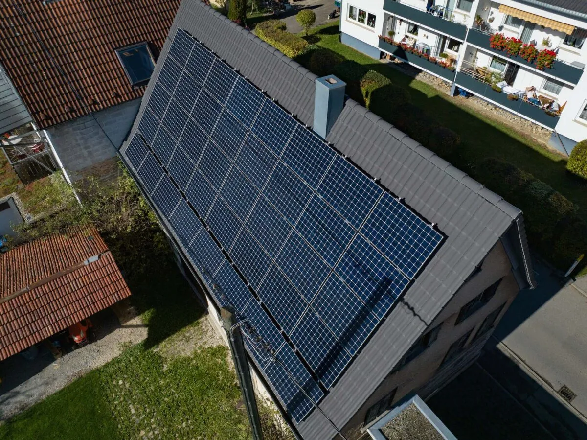 Vantaggi e svantaggi di un accumulatore a batteria per impianti fotovoltaici